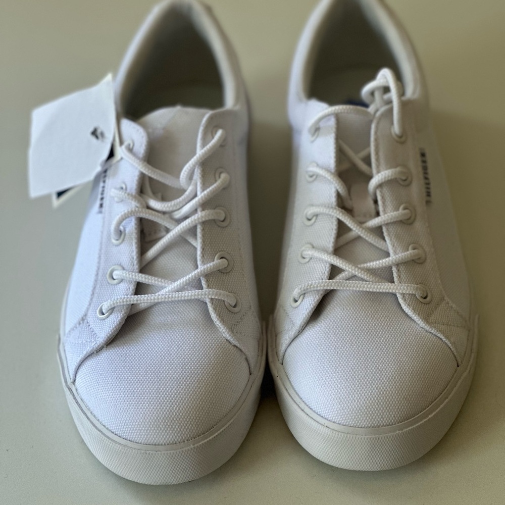 Tommy Hilfiger white canvas sneaker women’s size 6.5 NWT casual low top shoes